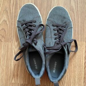 Old Navy Grey Canvas Low Top Skater Sneakers: Size 6